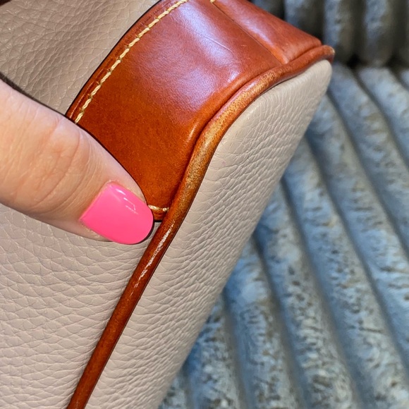 Dooney & Bourke pebble grain crossbody - Picture 2 of 13